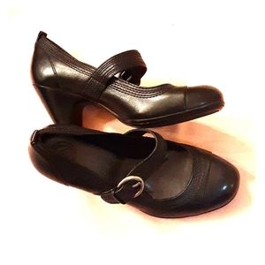 All Black Nurture by Lamaze women's heels